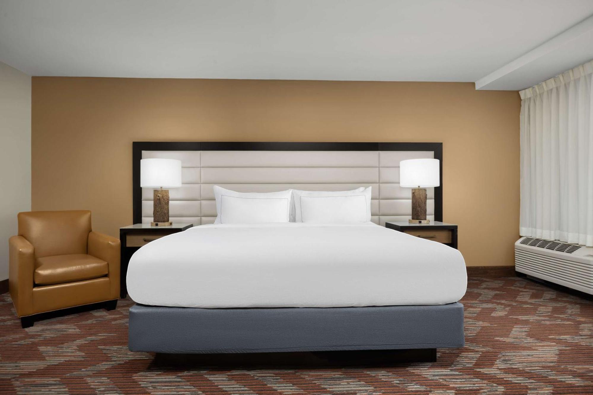 Doubletree By Hilton Airport