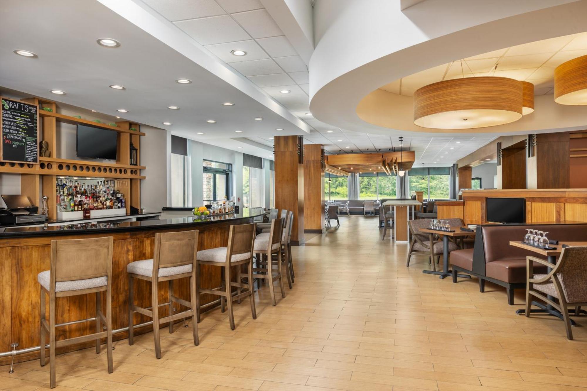 Doubletree By Hilton Airport 4*